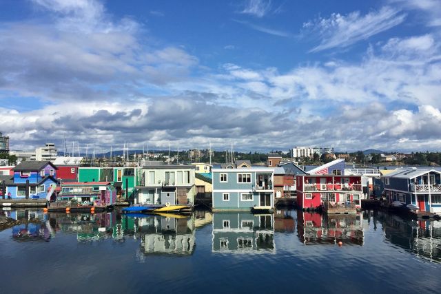 a row of houseboats